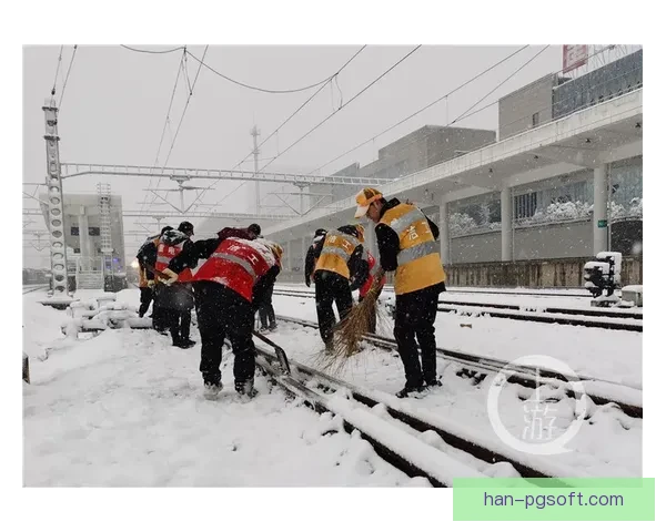 长春亚泰主场战沧州雄狮突降大雪能见度过低比赛被迫中断十分钟